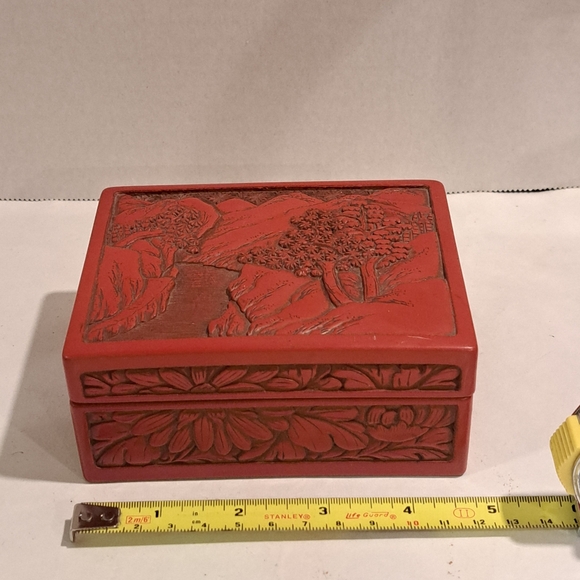 Japenese Carved Cinnabar Red Lacquer Rectangular Storage Trinket Box. - Picture 3 of 8